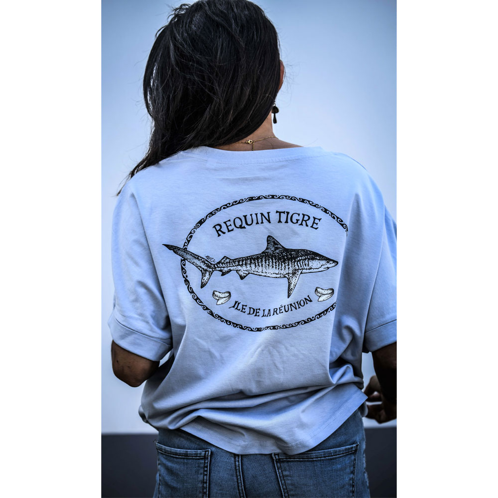 TEE-SHIRT COLLIDER / SERENE BLUE / 2 COULEURS / REQUIN TIGRE